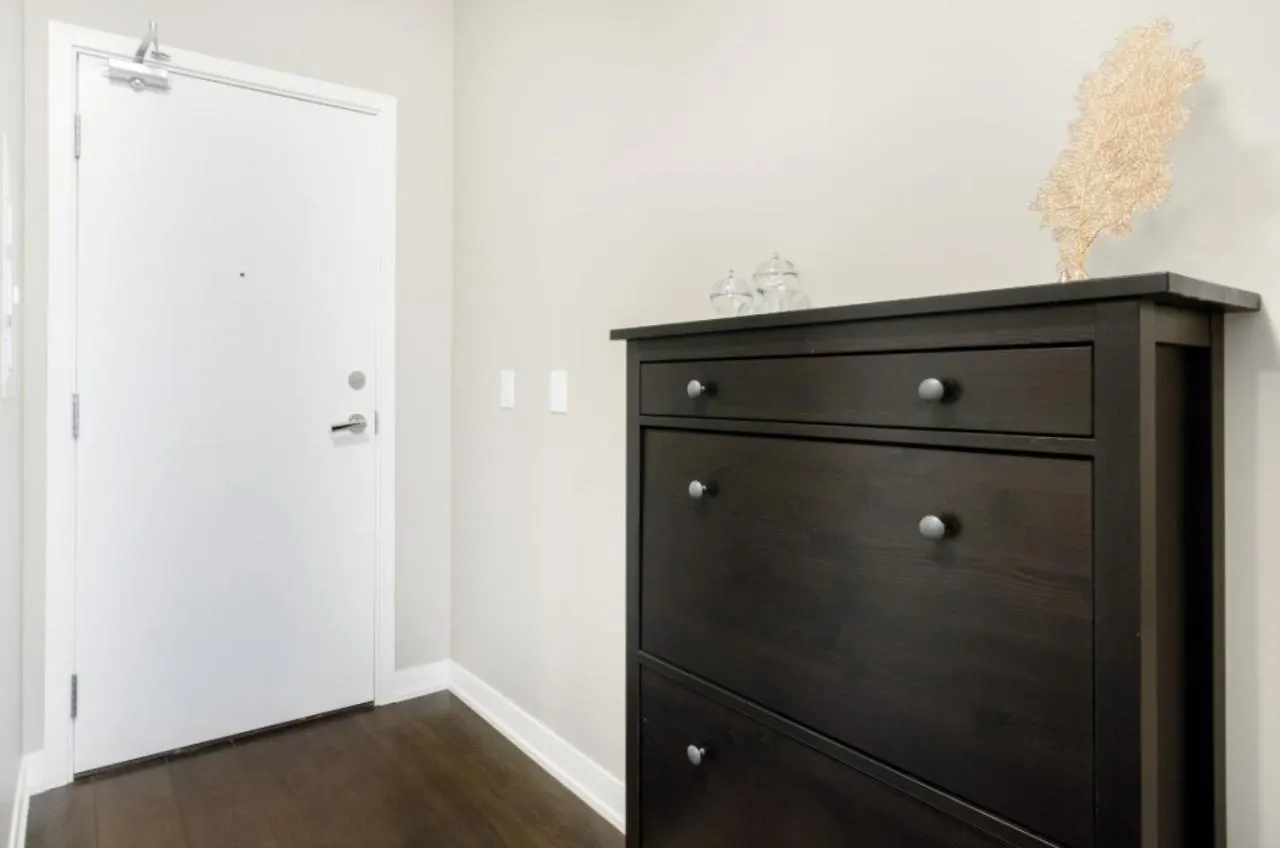 Apartment Toronto Sophisticated Studio
